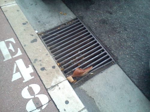 What? You don't find this photo inspirational? I bet you could write a flashy fiction piece based on this picture. If I did, you can.